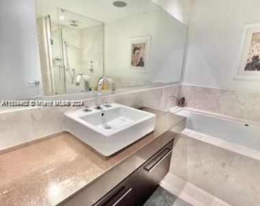 17121 Collins Ave - Photo Thumbnail 12