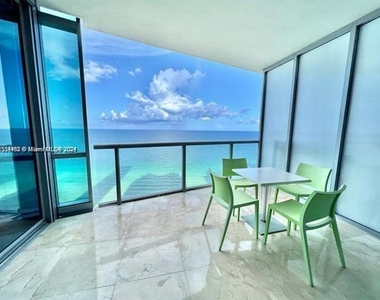 17121 Collins Ave - Photo Thumbnail 10