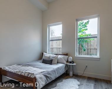 5980-5960 E Burnside St. - Photo Thumbnail 16