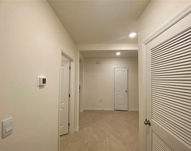 405 Noble Ave - Photo Thumbnail 14