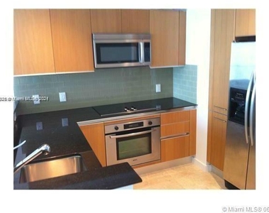 1060 Brickell Ave - Photo Thumbnail 15