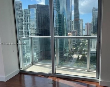 1060 Brickell Ave - Photo Thumbnail 3