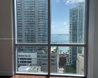 1060 Brickell Ave - Photo Thumbnail 12