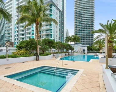 1060 Brickell Ave - Photo Thumbnail 20