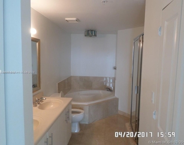 7910 Harbor Island Dr - Photo Thumbnail 13