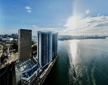 335 S Biscayne Blvd - Photo Thumbnail 0