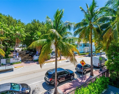 428 Collins Ave - Photo Thumbnail 14