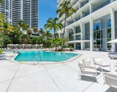 16901 Collins Ave - Photo Thumbnail 36