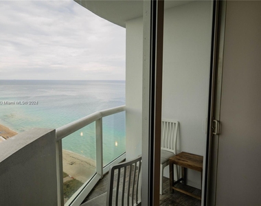 6365 Collins Ave - Photo Thumbnail 8