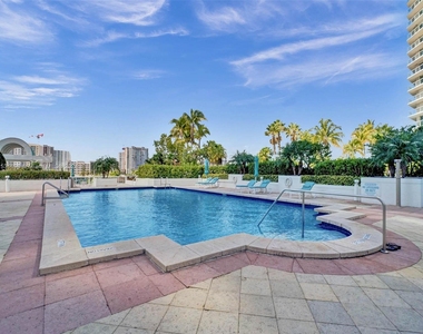 16400 Collins Ave - Photo Thumbnail 31