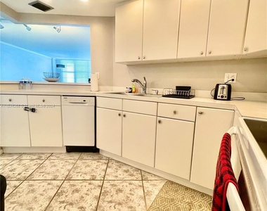 3725 S Ocean Dr - Photo Thumbnail 9