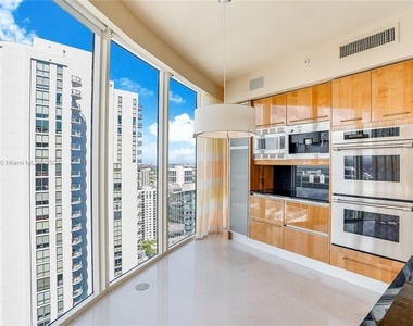 333 Las Olas Way - Photo Thumbnail 9