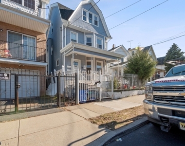 346 Sandford Ave - Photo Thumbnail 0