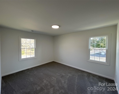 5406 Barrington Drive - Photo Thumbnail 12