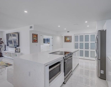 5440 N Ocean Drive - Photo Thumbnail 8