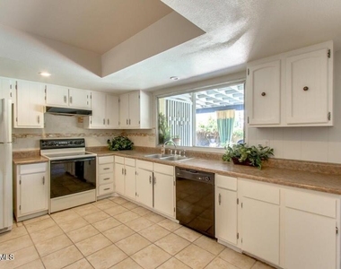 2234 W Del Oro Circle - Photo Thumbnail 9