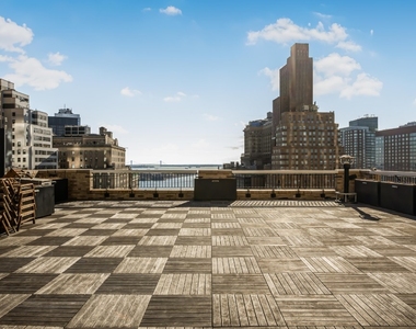 88 Greenwich Street - Photo Thumbnail 13