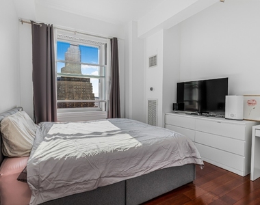 88 Greenwich Street - Photo Thumbnail 7