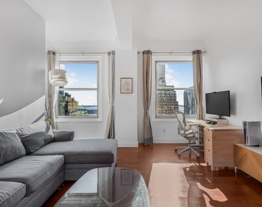 88 Greenwich Street - Photo Thumbnail 1