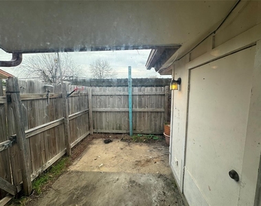 708 E Pecan Street - Photo Thumbnail 10