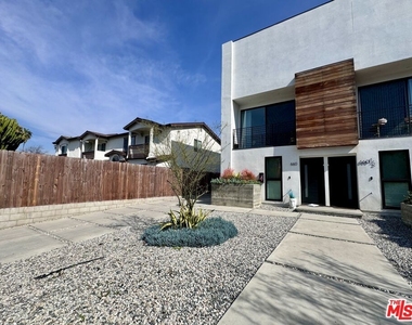 660 N Mariposa Ave - Photo Thumbnail 1