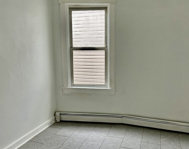 78 Van Nostrand Ave - Photo Thumbnail 7