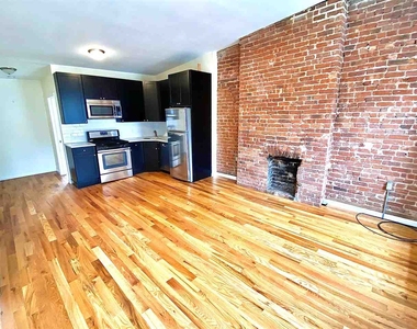 149 Grand St - Photo Thumbnail 4