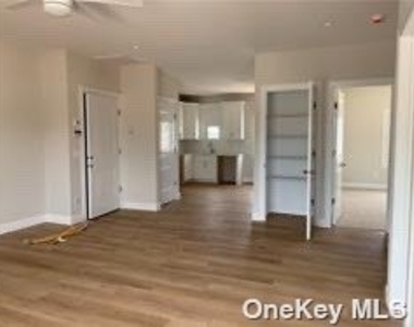 515 Jackson Avenue - Photo Thumbnail 3