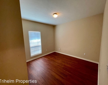 702 Pecan Ct - Photo Thumbnail 4