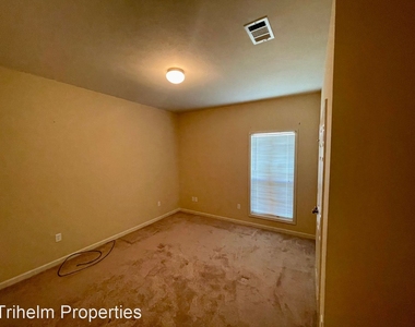 702 Pecan Ct - Photo Thumbnail 6