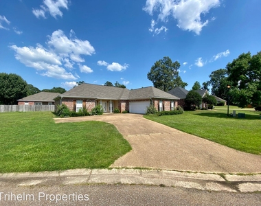 702 Pecan Ct - Photo Thumbnail 0