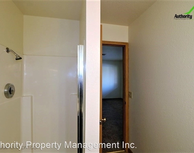 3315 Magnums Way - Photo Thumbnail 11