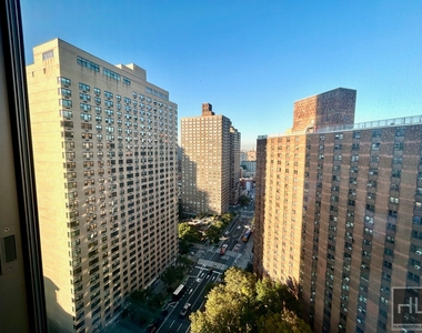 East 92nd Street - Photo Thumbnail 4