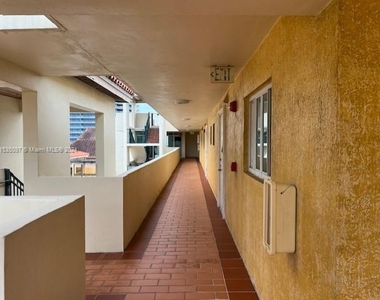 8888 Collins Ave - Photo Thumbnail 4