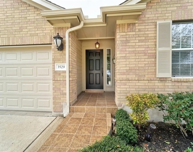 3529  Shiraz Loop - Photo Thumbnail 1