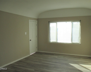 1126 North Evergreen Avenue - Photo Thumbnail 4