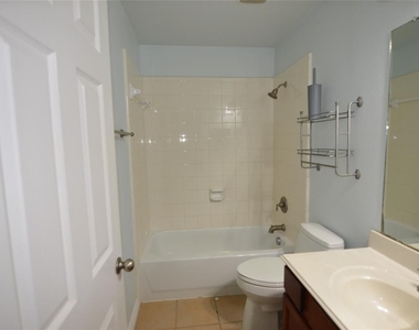 2128 Broadstone Drive - Photo Thumbnail 11