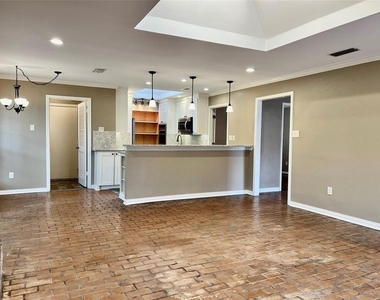 15515 Earlport Circle - Photo Thumbnail 1