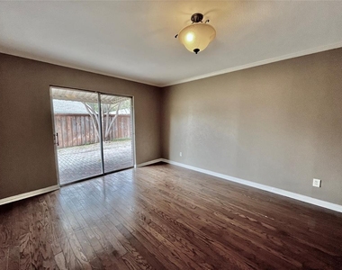 15515 Earlport Circle - Photo Thumbnail 8