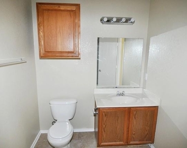 1421 Queens Brook Lane - Photo Thumbnail 14