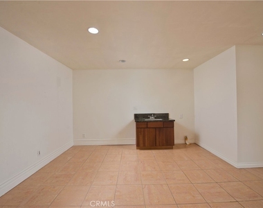 17404 Martha Street - Photo Thumbnail 19