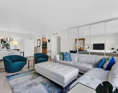 10275 Collins Ave - Photo Thumbnail 3