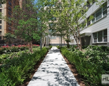 East 68th Street - Photo Thumbnail 8