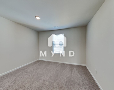 2407 Cranberry Way - Photo Thumbnail 16