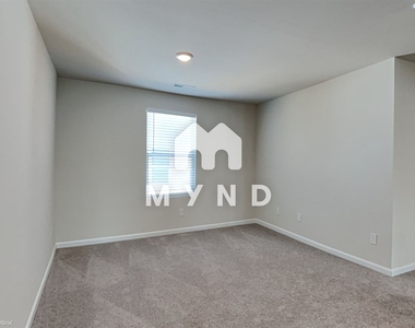 2407 Cranberry Way - Photo Thumbnail 15