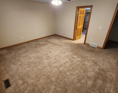 4021 Sandalwood Drive - Photo Thumbnail 25