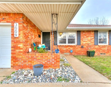 3009 Nw 65th St - Photo Thumbnail 1