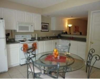 3426 South Oaklawn Circle - Photo Thumbnail 4