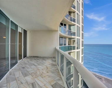 17201 Collins Ave - Photo Thumbnail 16