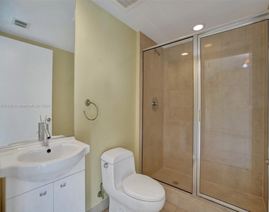 17201 Collins Ave - Photo Thumbnail 12